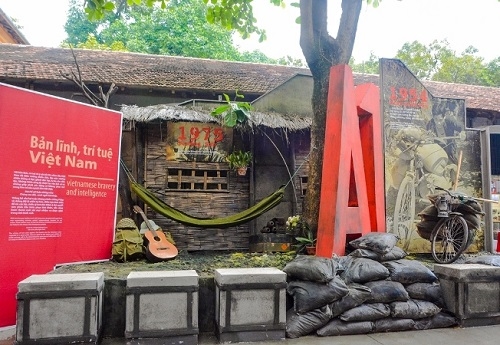 Khai mạc trưng bày chuyên đề “Chân trần chí thép”