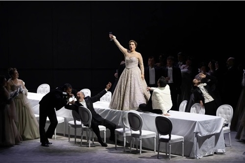 Hơn 100 nghệ sĩ của thánh đường opera Ý sang Việt Nam diễn vở La Traviata